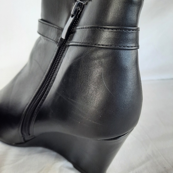 CL by Laundry Heeled Booties. Size 8 - Picture 7 of 7